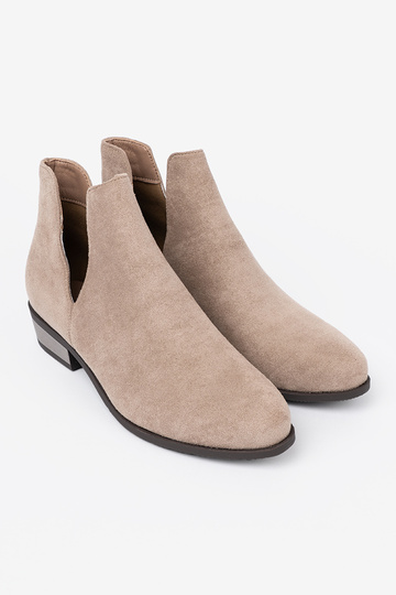 beige zapatos z Aycięciami