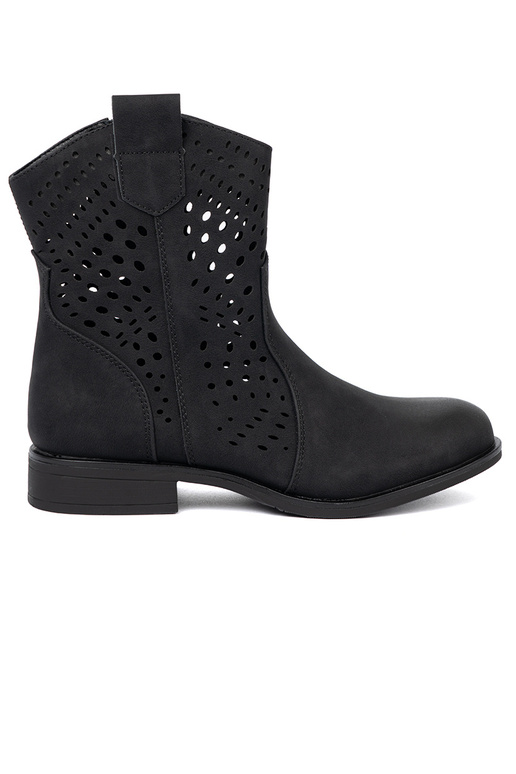 con elementos calados de color negro zapatos