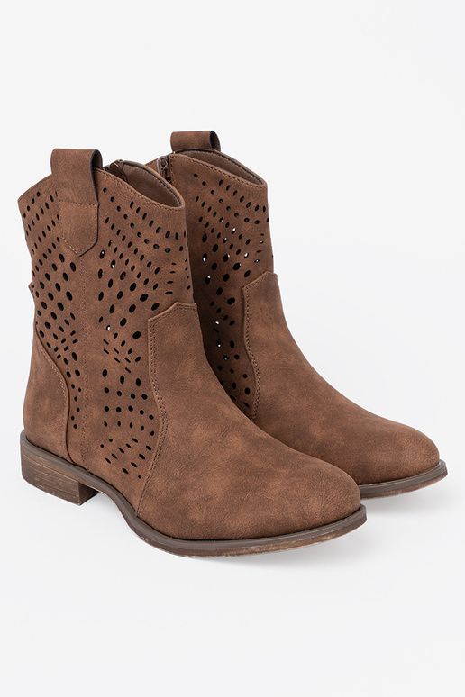 con elementos calados color marrón zapatos