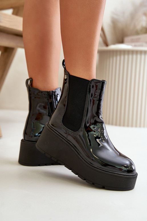 con efecto barniz Botas de mujer con una plataforma I Koturnie calentamiento de color negro ENloedia