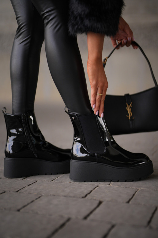 con efecto barniz Botas de mujer con una plataforma I Koturnie calentamiento de color negro ENloedia