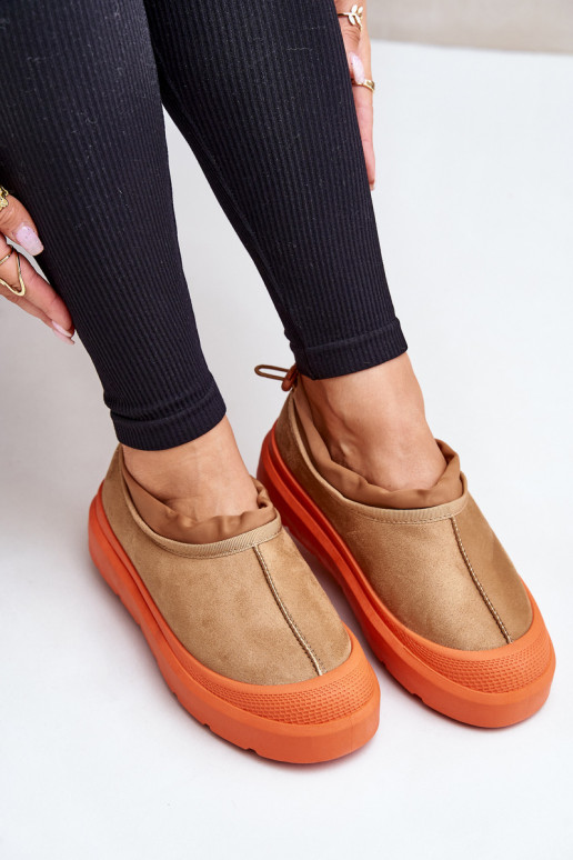 Botas de nieve Femenino con una plataforma Con una parte superior baja color marrón Izamine