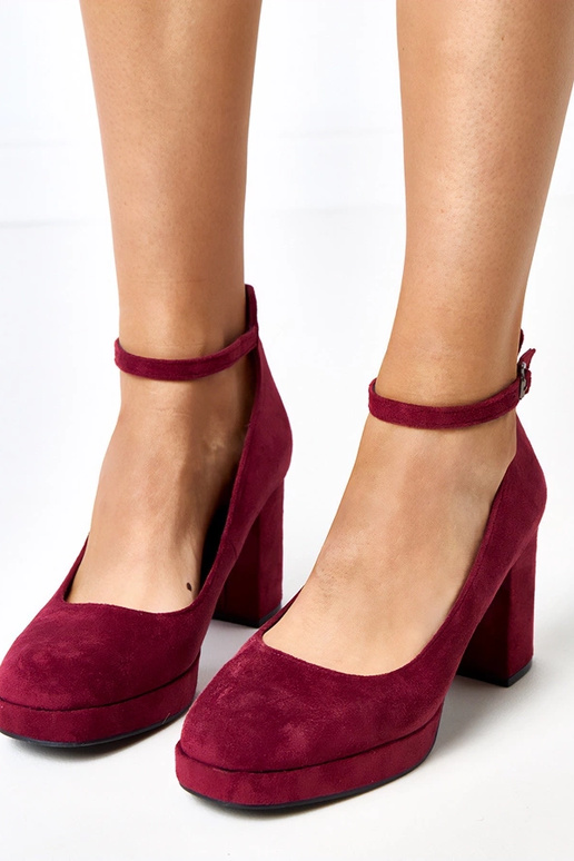 Zapatos burdeos de tacón grueso Barola