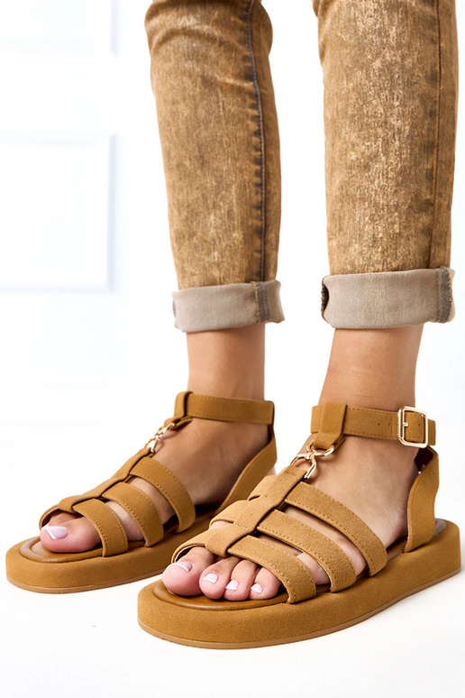 Sandalias romanas marrones con tiras...