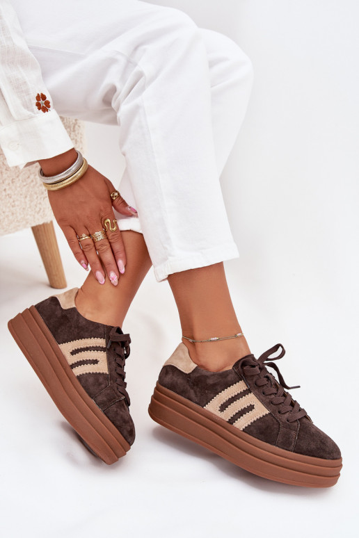 Zapatillas modelo zapatos. Femenino con una plataformaActivadoturalnego de gamuzau CzekoladoAe Eldira