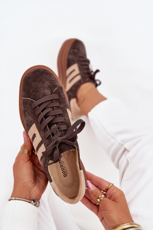 Zapatillas modelo zapatos. Femenino con una plataformaActivadoturalnego de gamuzau CzekoladoAe Eldira