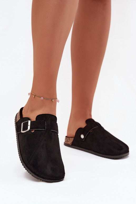 Zapatillas Zuecos Femenino con una plataforma color plata con hebillas Big Star SS274736 de color negro