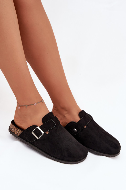 Zapatillas Zuecos Femenino con una plataforma color plata con hebillas Big Star SS274736 de color negro