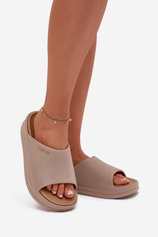 zapatillas de mujer con una plataforma Big Star SS274424 beige