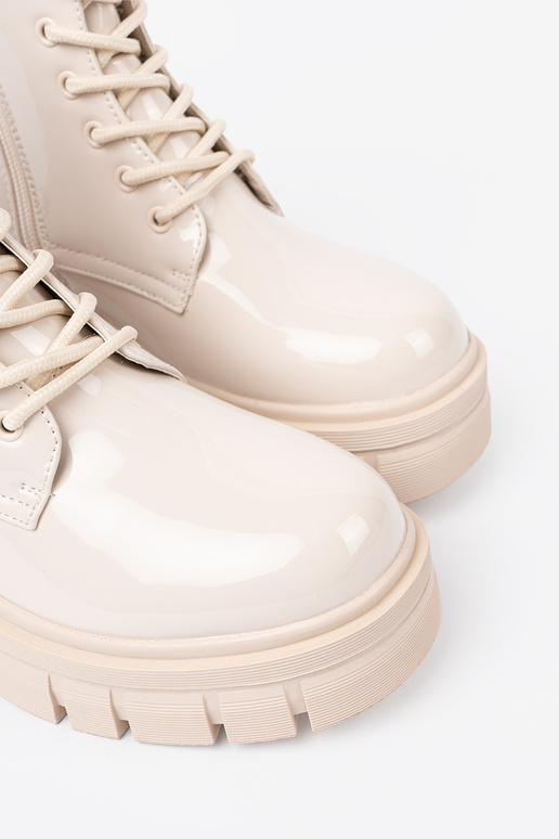 Elegante botas altas de montar lacado A odcieniu brillantementebeigem