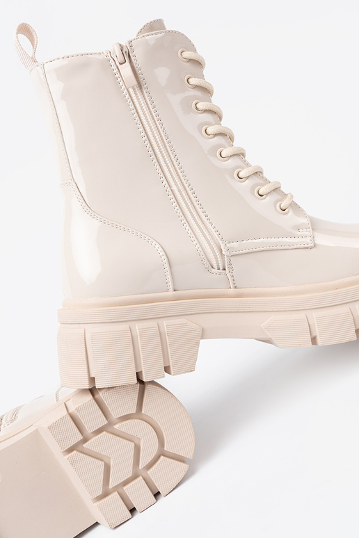 Elegante botas altas de montar lacado A odcieniu brillantementebeigem