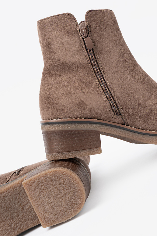 modelo clásico oscurobeige zapatos sobre un talón estable