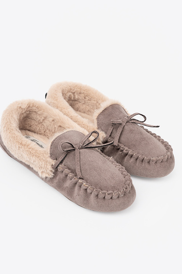 beige kapcie con un arco i puszystym Anętrzem typu mocasines