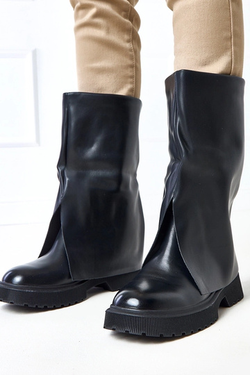 Botines negros con caña...