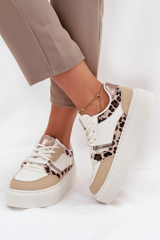 Femenino Zapatillas modelo zapatos. con una plataforma Big Star SS274357 con estampados de piel de leopardo Blanco-beige