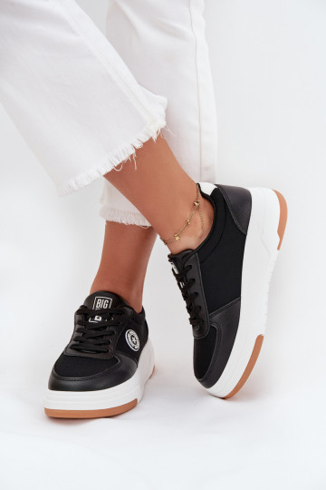 Zapatillas modelo zapatos. Femenino con una plataforma Big Star RR274573 HI-POLY SYSTEM de color negro