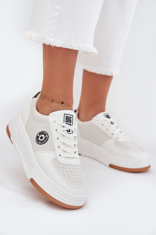 Zapatillas modelo zapatos. Femenino con una plataforma Big Star RR274572 HI-POLY SYSTEM el color blanco