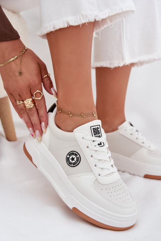 Zapatillas modelo zapatos. Femenino con una plataforma Big Star RR274572 HI-POLY SYSTEM el color blanco