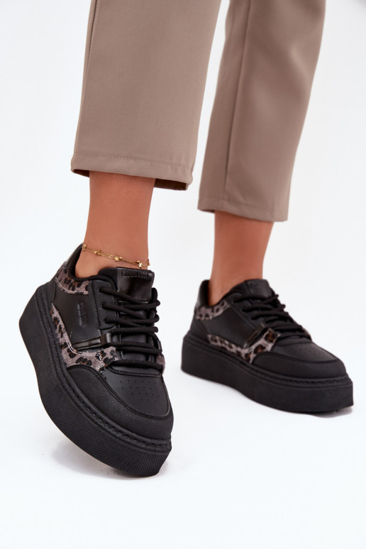 Femenino Zapatillas modelo zapatos. con una plataforma Big Star SS274358 con estampados de piel de leopardo de color negro