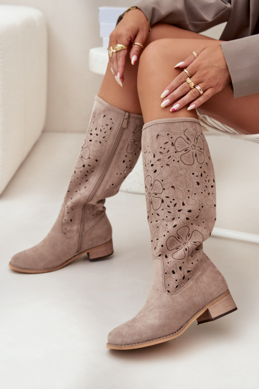 con elementos calados botas de mujer En un tacón bajo de gamuza ecológicaoAe Pegado Al castillo beige Orchides