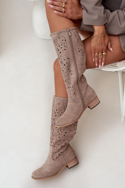 con elementos calados botas de mujer En un tacón bajo de gamuza ecológicaoAe Pegado Al castillo beige Orchides