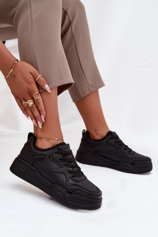 Zapatillas modelo zapatos. Femenino con una plataforma Big Star SS274589 HI-POLY SYSTEM de color negro