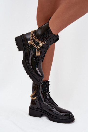 Botines de trabajo para mujer con efecto charol, detalles dorados y cadena, negras Sarinae 2