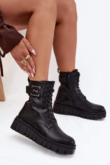 Botas de mujer con una plataforma Con decoraciones Detalem calentamiento de color negro Lyrana