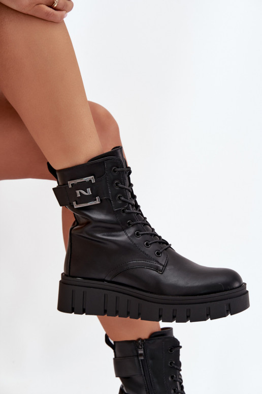 Botas de mujer con una plataforma Con decoraciones Detalem calentamiento de color negro Lyrana Botas de mujer con una plataforma Con decoraciones Detalem calentamiento de color negro Lyrana