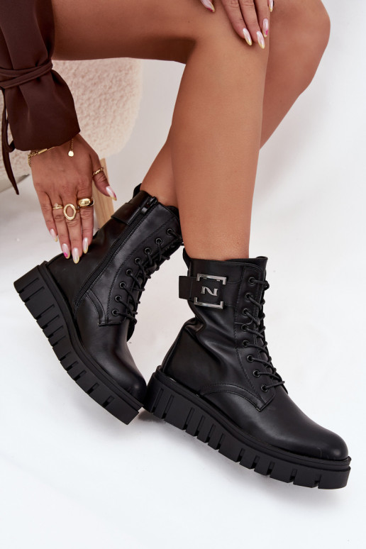Botas de mujer con una plataforma Con decoraciones Detalem calentamiento de color negro Lyrana Botas de mujer con una plataforma Con decoraciones Detalem calentamiento de color negro Lyrana