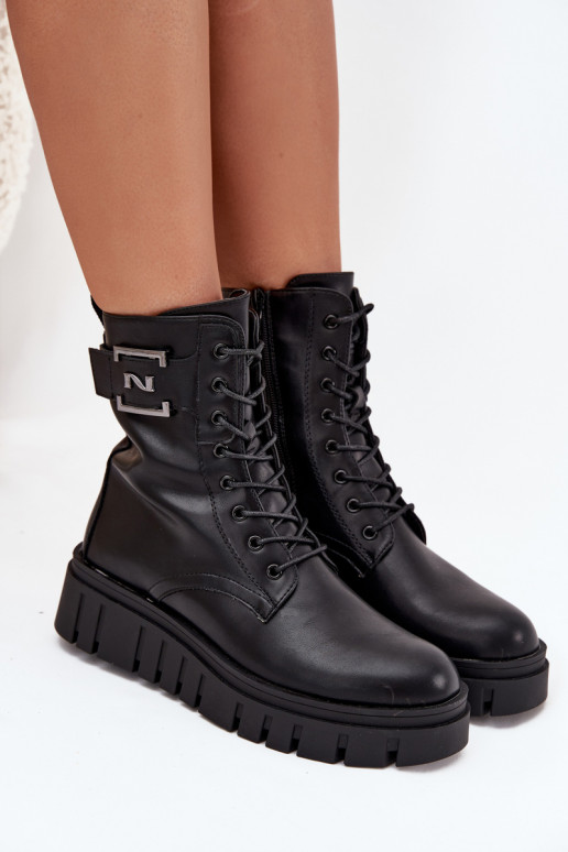 Botas de mujer con una plataforma Con decoraciones Detalem calentamiento de color negro Lyrana Botas de mujer con una plataforma Con decoraciones Detalem calentamiento de color negro Lyrana