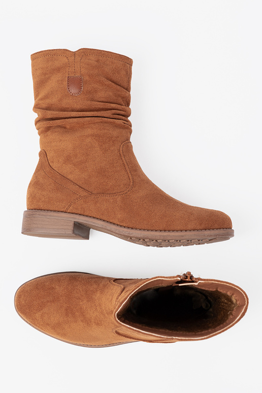 color caramelo zapatos con un top con volantes