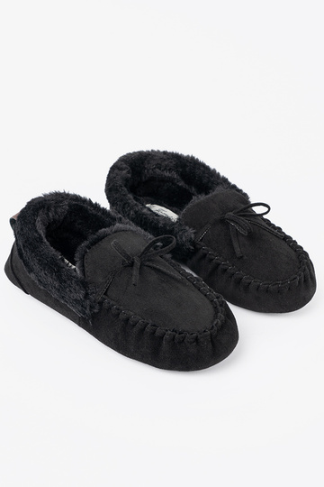 Suave, de color negro kapcie typu mocasines con un arco