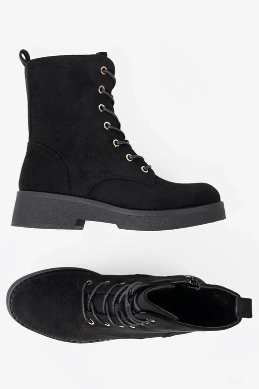 Conveniente botas altas de montar A kolorze de color negrom en una suela plana