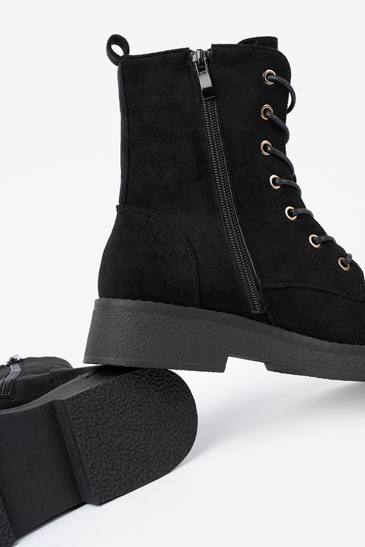 Conveniente botas altas de montar A kolorze de color negrom en una suela plana