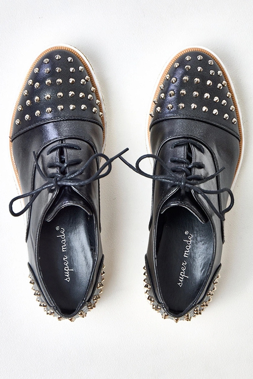 Botines de mujer con tachuelas Kamira Botines de mujer con tachuelas Kamira