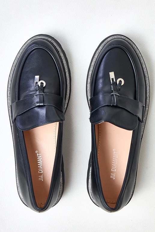 Mocasines negros con adornos y...