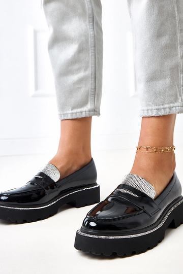 Mocasines negros de charol...