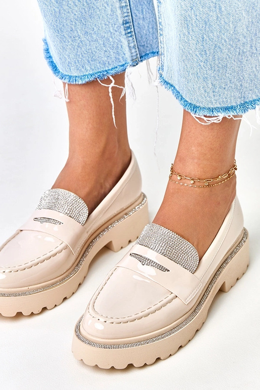 Mocasines beige de charol adornados...
