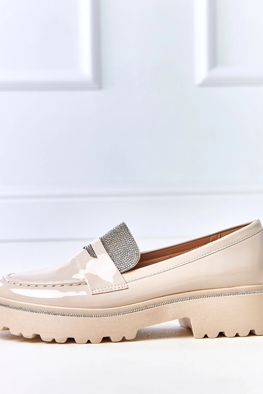 Mocasines beige de charol adornados...