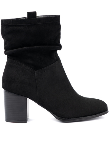 de color negro de gamuza botas con un top con volantes 2
