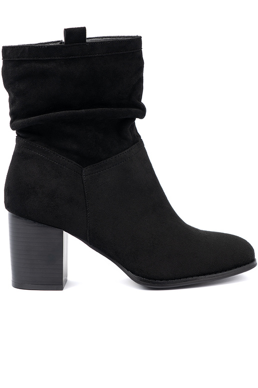de color negro de gamuza botas con un top con volantes