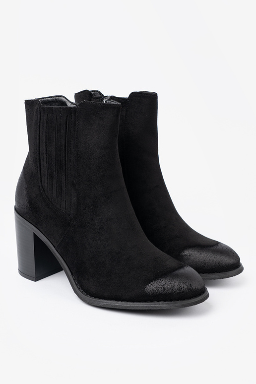 de color negro de gamuza zapatos en un poste alto aislar