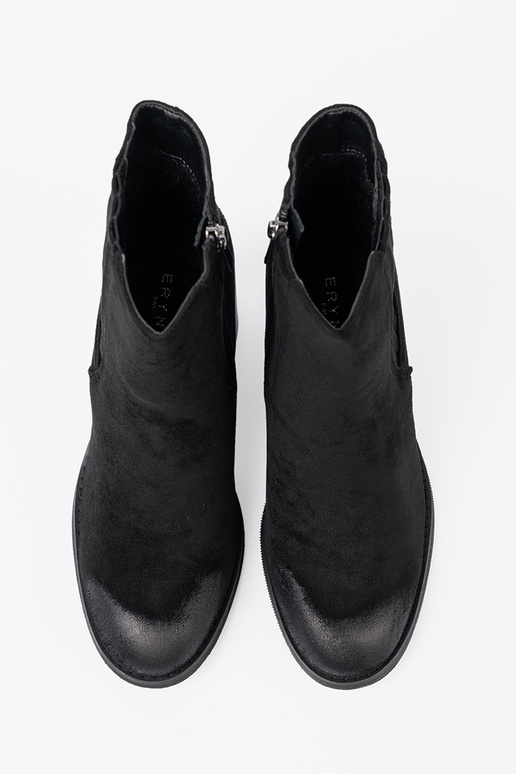 de color negro de gamuza zapatos en un poste alto aislar