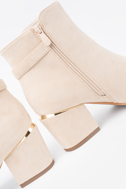 color marfil botas con hebilla decorativa color marfil botas con hebilla decorativa