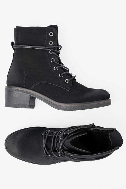 de color negro zapatos atado para arriba en un tacón bajo