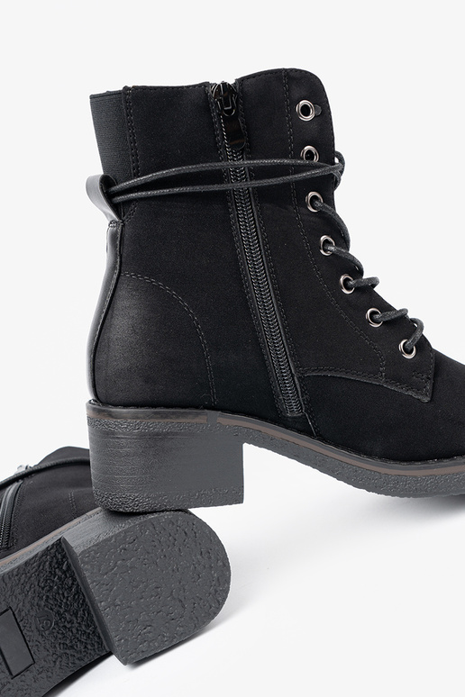 de color negro zapatos atado para arriba en un tacón bajo