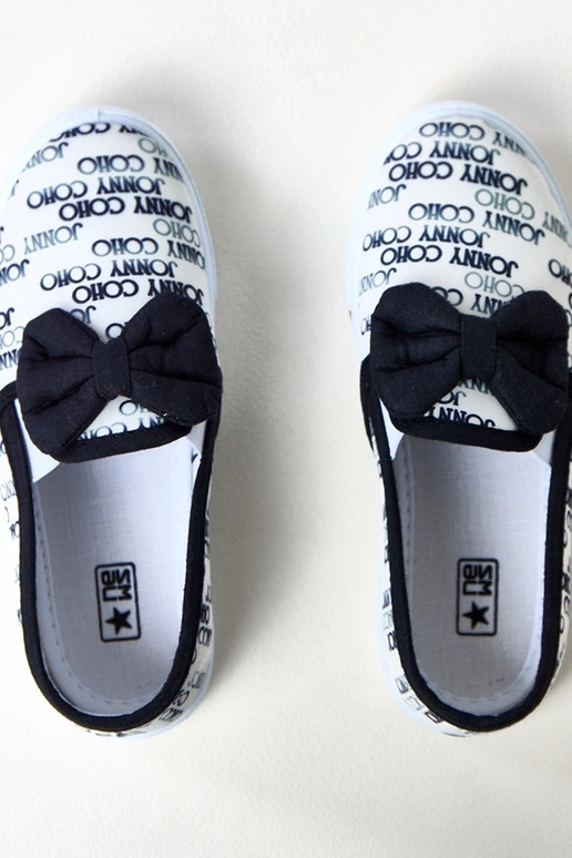 Zapatillas blancas infantiles con... Zapatillas blancas infantiles con...