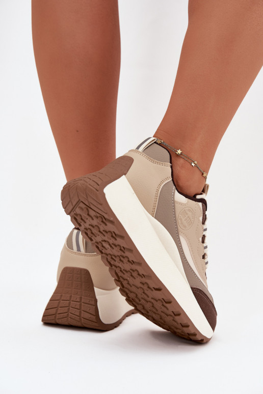 Zapatillas modelo zapatos. Femenino con una plataforma Big Star SS274002 HI-POLY SYSTEM beige