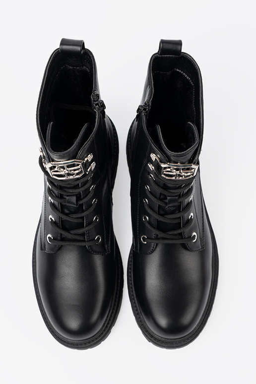 de color negro botas altas de montar con acabado metalico